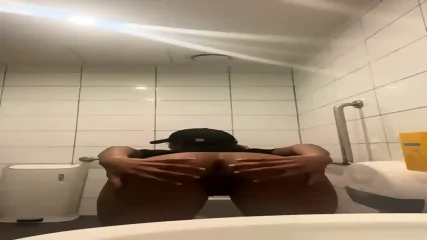 Petite Ebony Girl Getting Naked In Btw Her Work - Video Porno Gratuite HD | Jeux de Rue