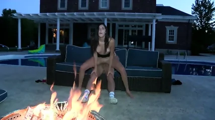 Newbie Takes A Cock - Video Porno Gratuite HD | Skiny Miss