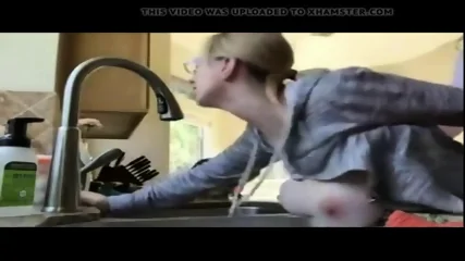 Son fuck mom friend in the kitchen I found her at tohorny. com - Vidéo premium HD - Amateur | Skiny Miss