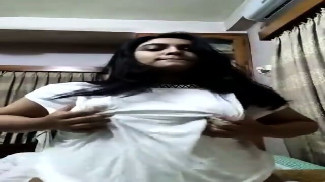 Bangladeshi Bitch Stripping and Massaging Her Boobs - Videos Film X Massage Francais Gratuites HD | Jeux de Rue