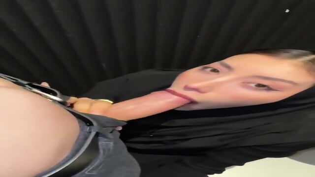 Arab Girl Gives Blowjob In Toilet Wearing Hijab - Videos Film Porno Webcam Gratuite Gratuites HD | Jeux de Rue
