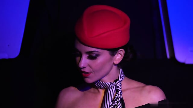 French Airline Providing Enhanced Service - Videos Exhibitionnisme Francais Gratuites HD | Jeux de Rue